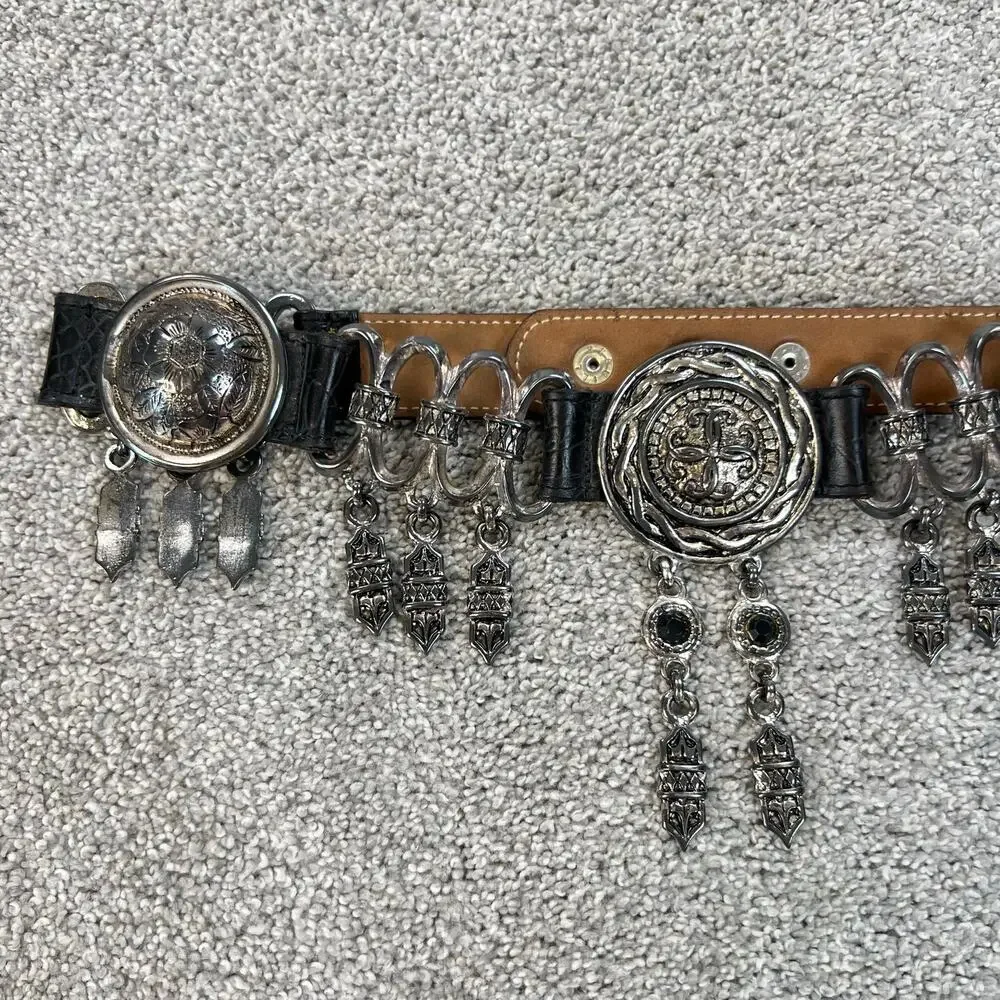 Vintage Women's Black & Silver Tone Medallion Hanging Charm Western Belt (XS/S)